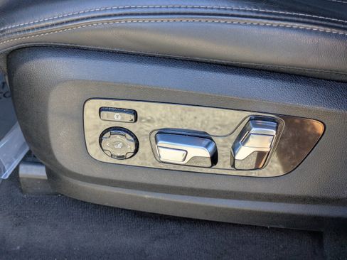 Used 2025 BMW X5 xDrive50e image 24