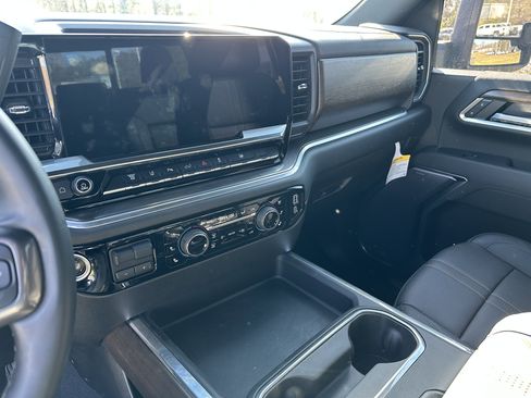 Used 2025 Chevrolet Silverado 2500 High Country w/ Technology Package image 17