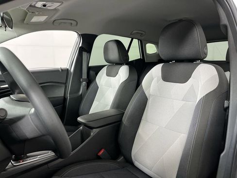 Used 2025 Chevrolet Trax LS w/ LS Convenience Package image 11