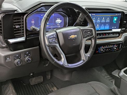 Used 2023 Chevrolet Silverado 1500 LT AWD/4WD image 5