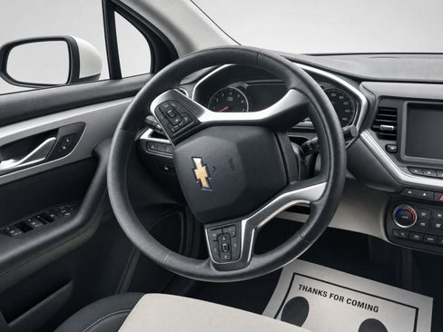 Used 2025 Chevrolet Blazer LT FWD image 19