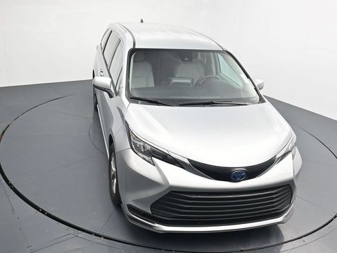 Used 2024 Toyota Sienna LE FWD image 10