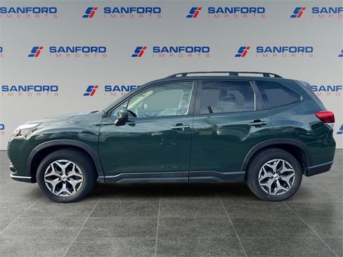 Used 2023 Subaru Forester Premium image 2