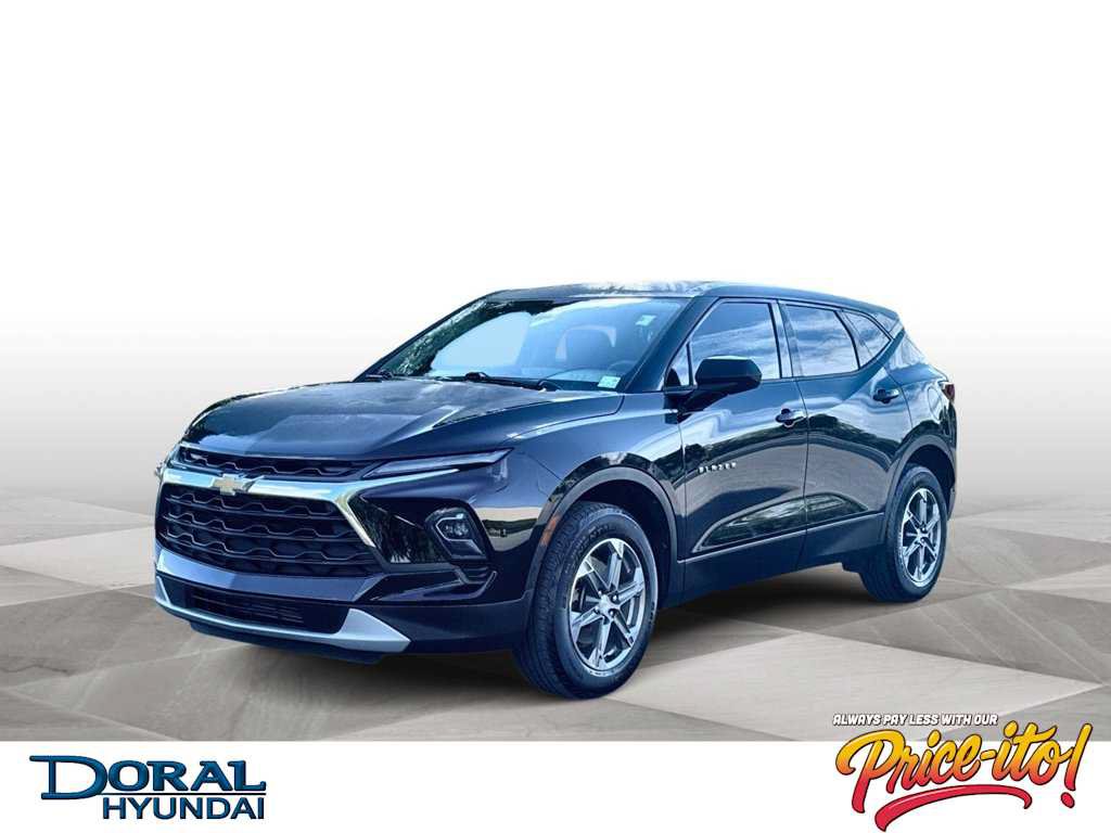 Used 2024 Chevrolet Blazer LT FWD image 1