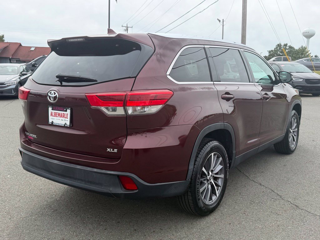 Used 2019 Toyota Highlander XLE FWD image 3