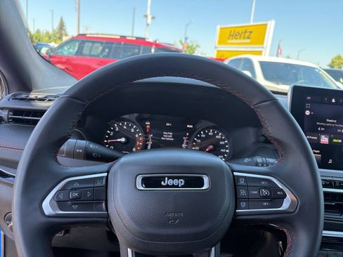 Used 2025 Jeep Compass Trailhawk AWD/4WD image 27