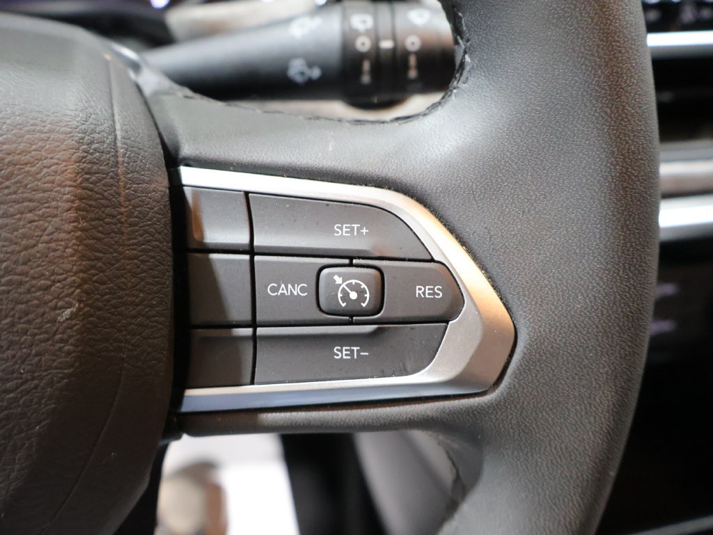 Used 2025 Jeep Compass Latitude AWD/4WD image 33