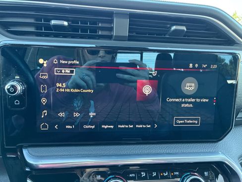 Used 2023 GMC Sierra 1500 Denali w/ Technology Package AWD/4WD image 13