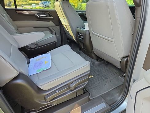 Used 2025 GMC Yukon XL Elevation w/ LPO, Floor Liner Package AWD/4WD image 11