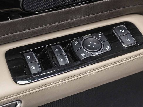 Used 2023 Lincoln Aviator Reserve w/ Equipment Group 201A image 15