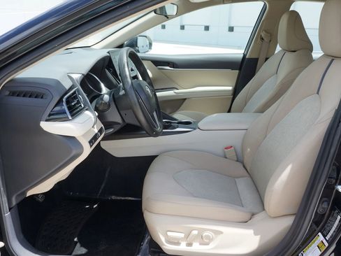 Used 2021 Toyota Camry LE image 26