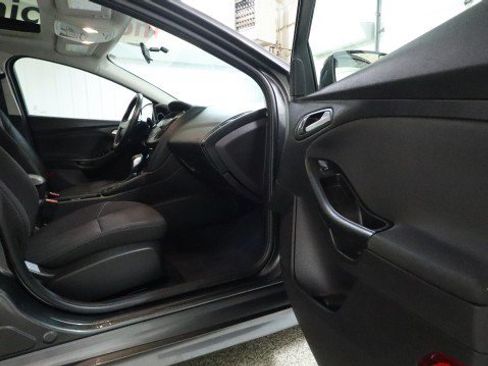 Used 2015 Ford Focus SE w/ SE Sport Package FWD image 10