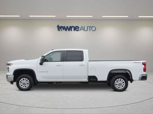 Used 2024 Chevrolet Silverado 2500 LT AWD/4WD image 4