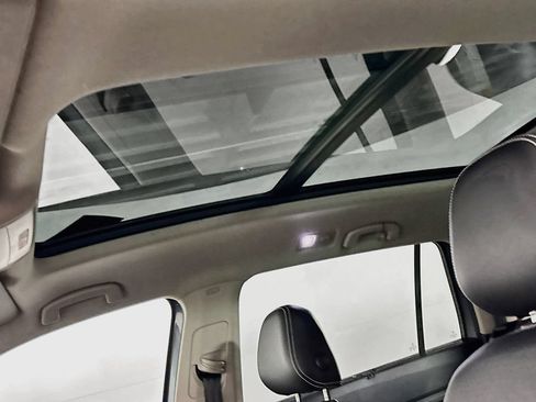 Used 2023 Volkswagen Atlas SE w/ Panoramic Sunroof Package AWD/4WD image 19