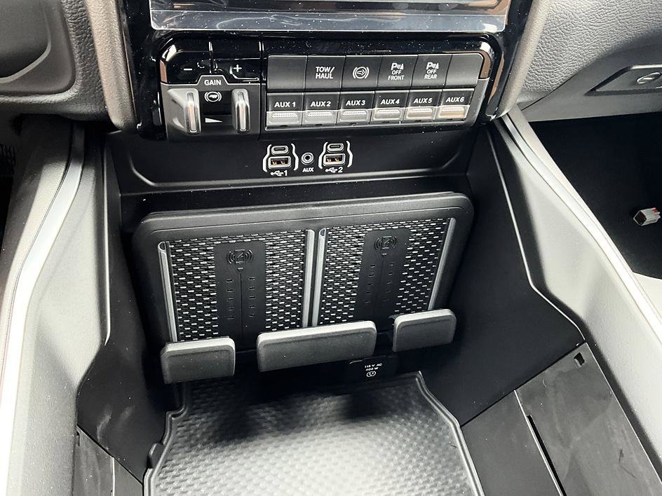 New 2027 RAM 3500 Big Horn AWD/4WD image 24