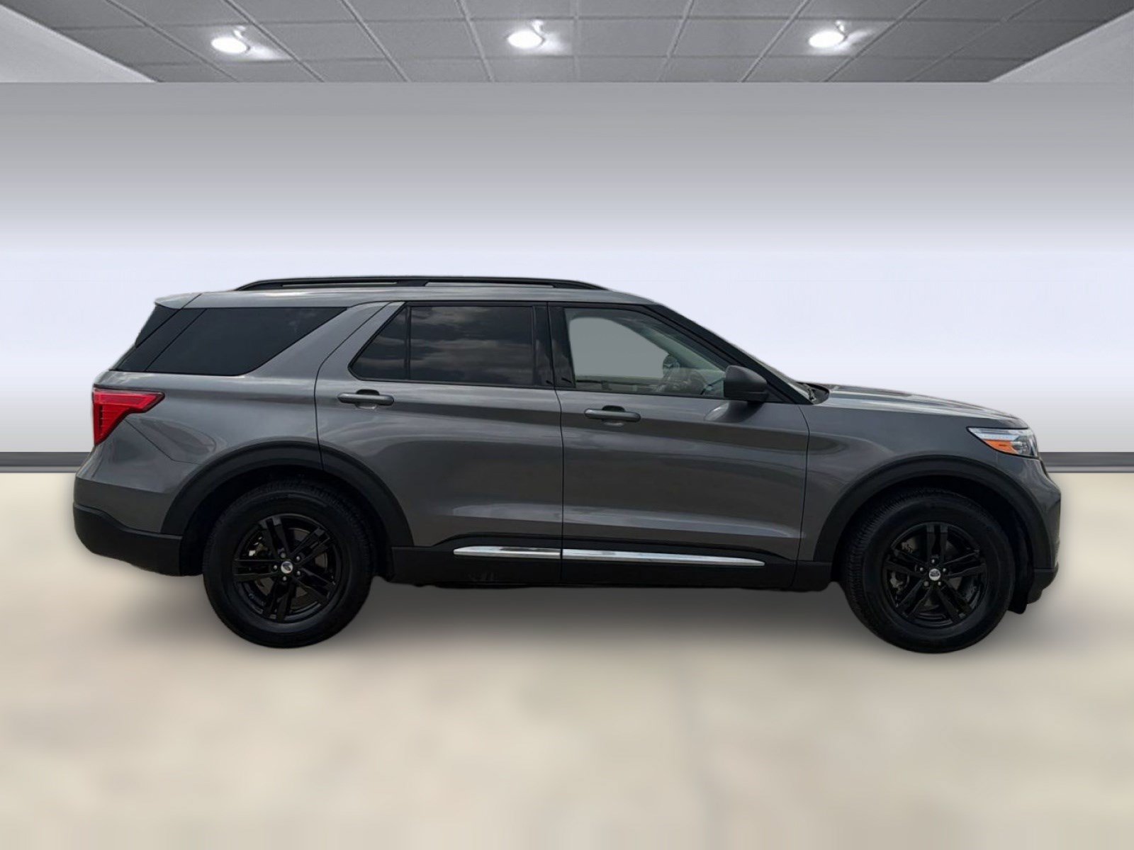 Used 2024 Ford Explorer XLT w/ Equipment Group 202A RWD image 8