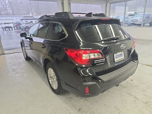 Used 2018 Subaru Outback 2.5i Premium image 3