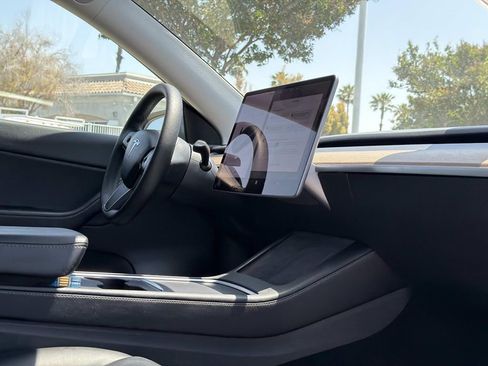 Used 2021 Tesla Model Y Long Range AWD/4WD image 26