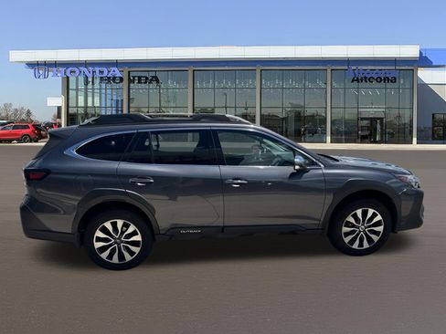 Used 2023 Subaru Outback Touring AWD/4WD image 5