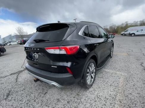 Certified 2022 Ford Escape Titanium w/ Class II Trailer Tow Package image 9