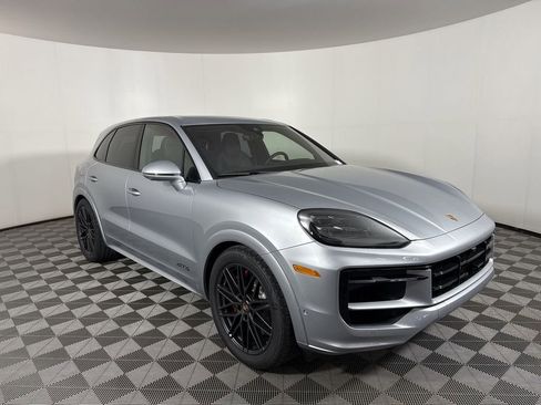 New 2025 Porsche Cayenne GTS image 9