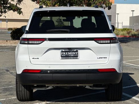 New 2025 Jeep Grand Cherokee Limited w/ Black Appearance Package AWD/4WD image 4