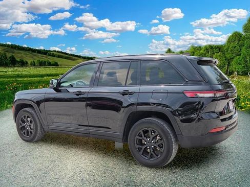 Certified 2024 Jeep Grand Cherokee Altitude RWD image 4