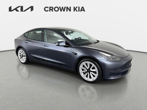 Used 2022 Tesla Model 3 Standard Range RWD image 3