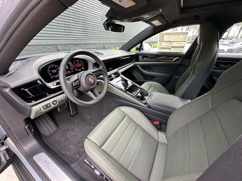 Used 2025 Porsche Panamera RWD image 4