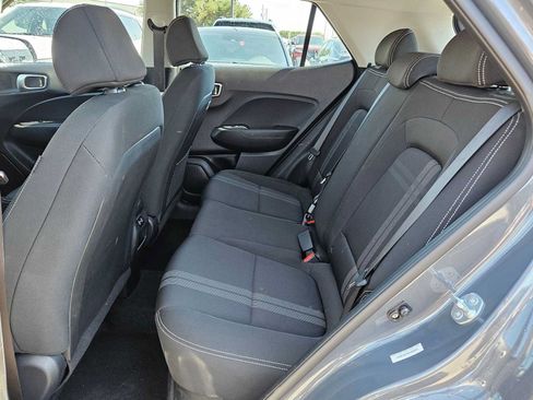 Used 2025 Hyundai Venue SEL FWD image 17