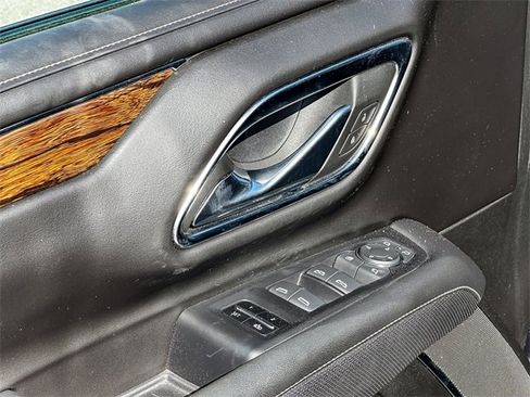 Used 2024 Chevrolet Suburban Premier image 12