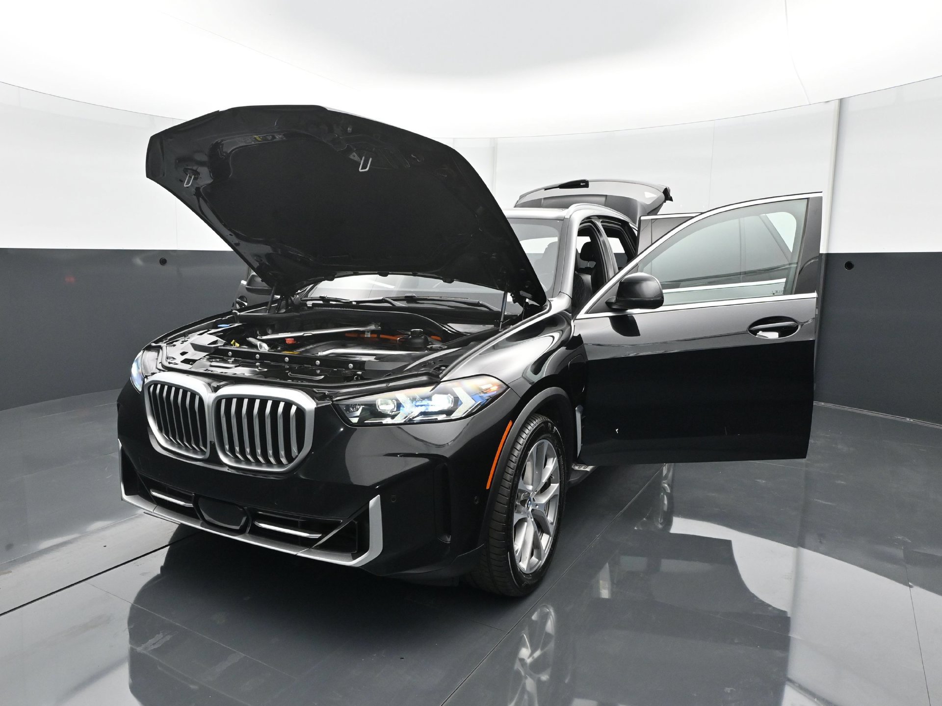 Used 2025 BMW X5 xDrive50e AWD/4WD image 47