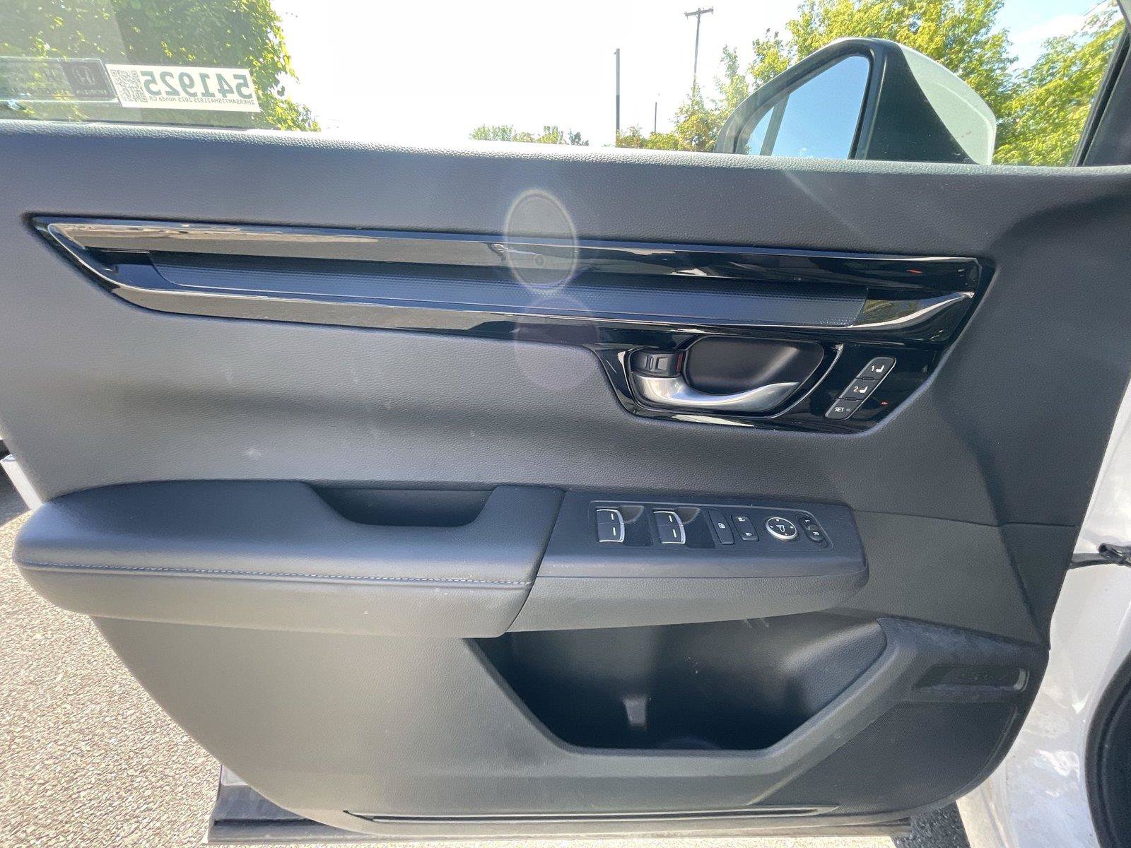 Used 2025 Honda CR-V EX-L image 12