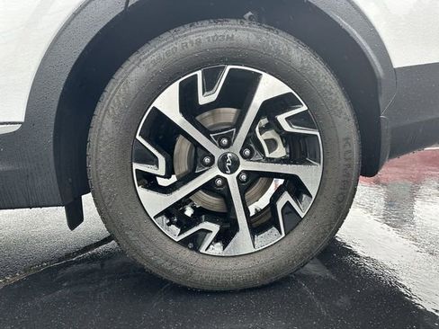 Used 2024 Kia Sportage EX image 32