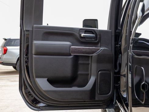 Used 2022 Chevrolet Silverado 2500 LTZ w/ LTZ Plus Package image 38