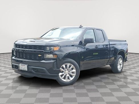 Used 2020 Chevrolet Silverado 1500 Custom w/ Custom Value Package RWD image 2