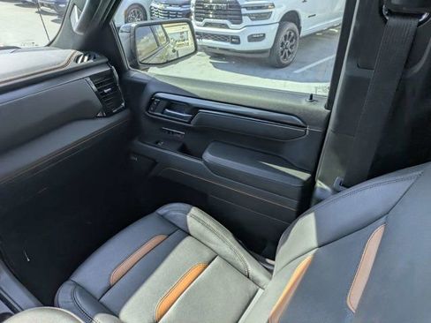 Used 2025 GMC Sierra 1500 AT4 w/ AT4 Premium Package AWD/4WD image 17