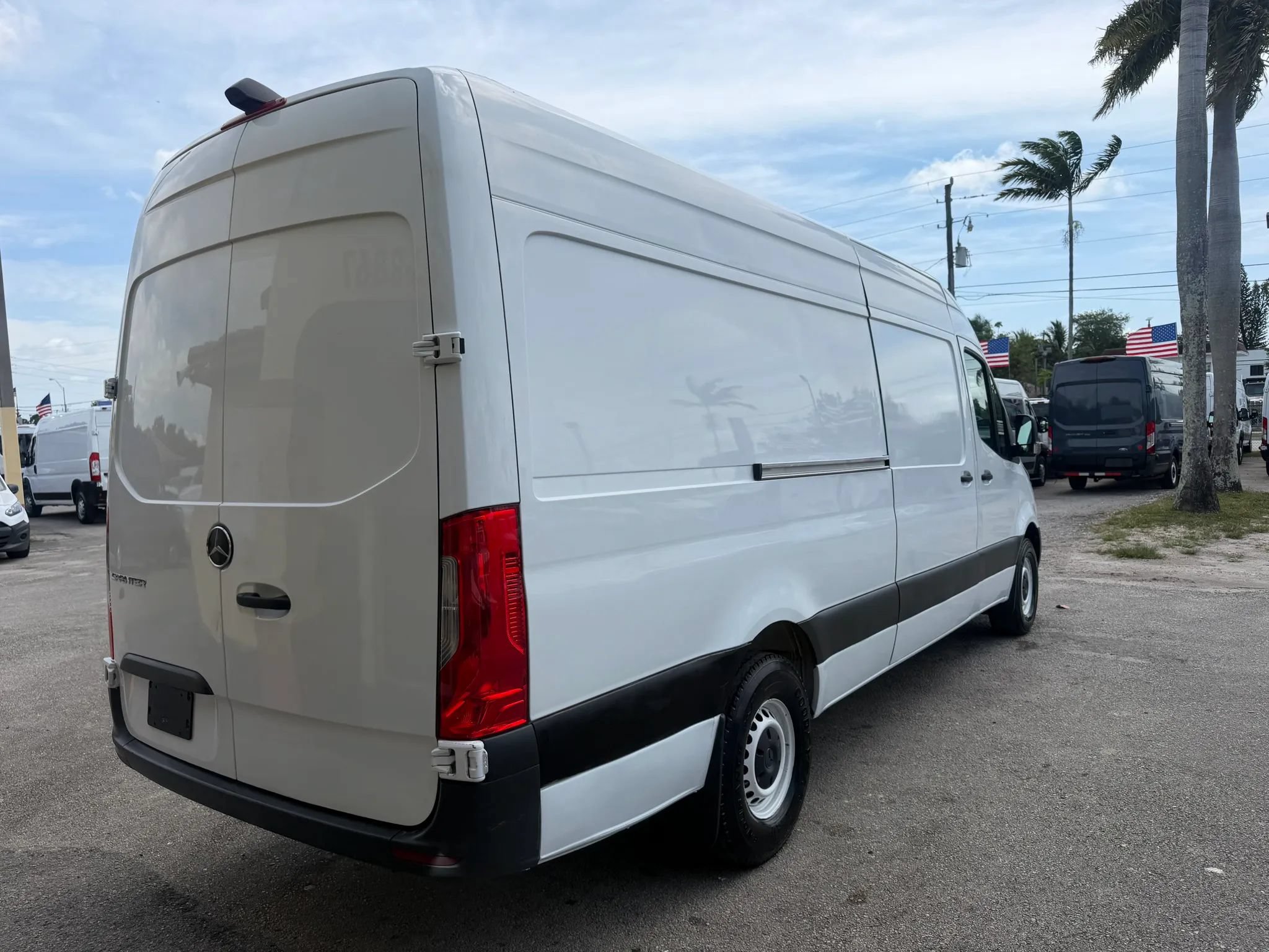 Used 2024 Mercedes-Benz Sprinter 2500 image 9
