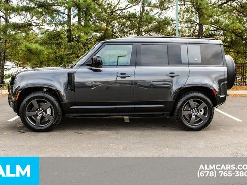 Used 2024 Land Rover Defender 110 X-Dynamic SE image 7