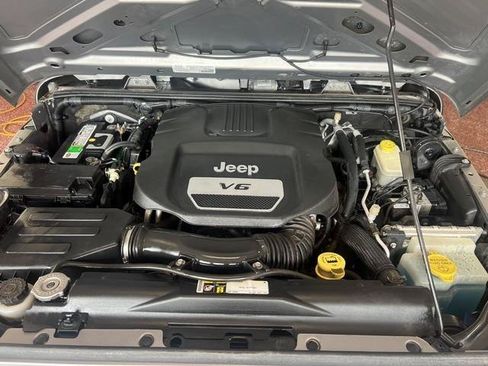 Used 2015 Jeep Wrangler Unlimited Sport w/ Quick Order Package 24S AWD/4WD image 12