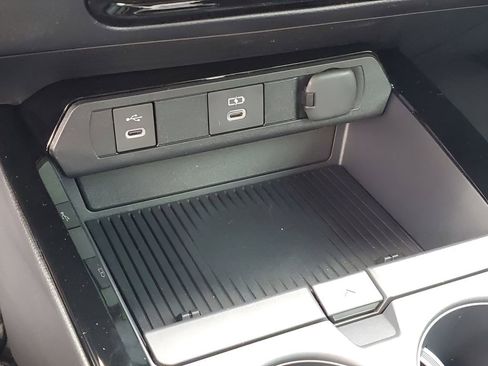 New 2026 Toyota Prius Plug-In Hybrid FWD image 27