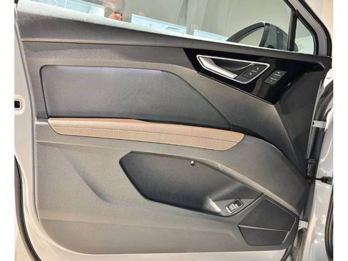 Used 2024 Audi Q4 e-tron Prestige image 16