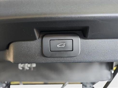 New 2024 Land Rover Discovery Metropolitan Edition image 13