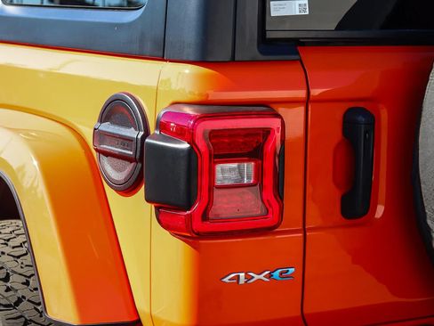 Used 2023 Jeep Wrangler Unlimited Sahara AWD/4WD image 7