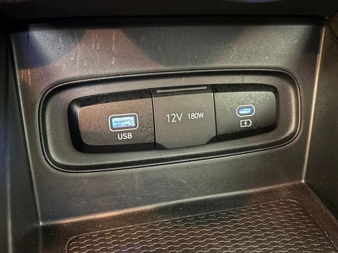 Used 2025 Hyundai Venue SEL FWD image 31