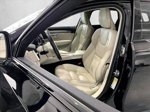 Used 2025 Volvo V90 B6 Cross Country Plus w/ Protection Package Premier AWD/4WD image 27