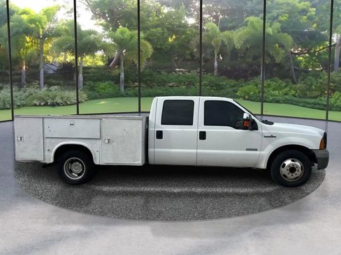 Used 2006 Ford F350 2WD Crew Cab DRW Super Duty image 4