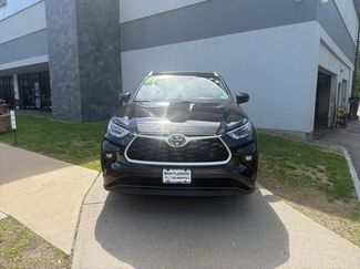 Used 2021 Toyota Highlander XLE AWD/4WD video 2