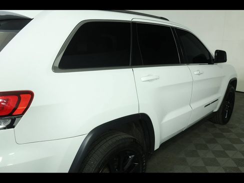 Used 2021 Jeep Grand Cherokee Laredo AWD/4WD image 18