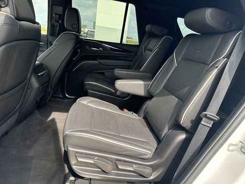 Used 2024 Cadillac Escalade Sport AWD/4WD image 8